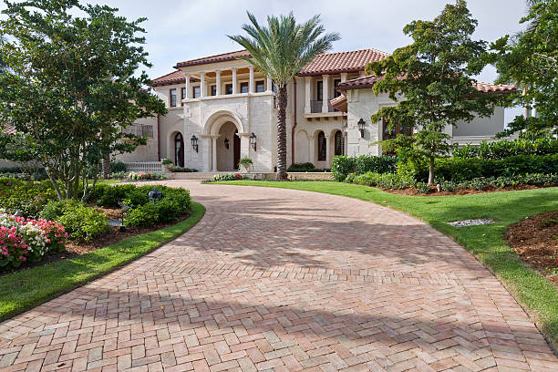 Best Driveway Paving Contractor  in Middletown, IN